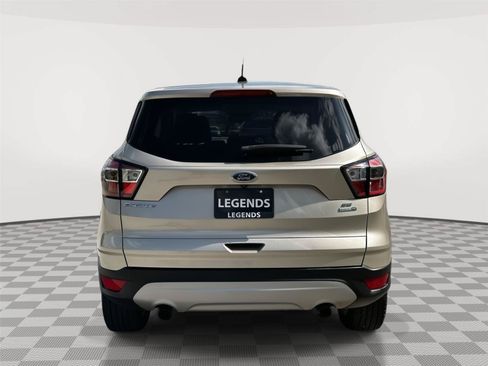 Used 2017 Ford Escape SE w/ SE Cold Weather Package AWD/4WD image 5