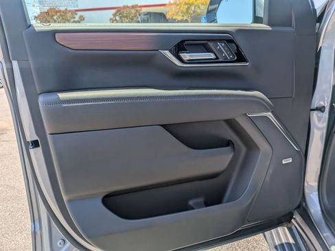 New 2026 GMC Yukon XL Denali w/ Sun & Power Step Package AWD/4WD image 11
