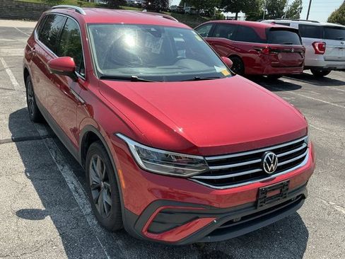 Used 2022 Volkswagen Tiguan SE FWD image 3