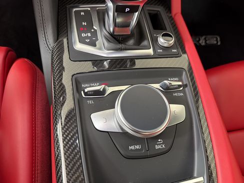 Used 2018 Audi R8 V10 RWD image 21
