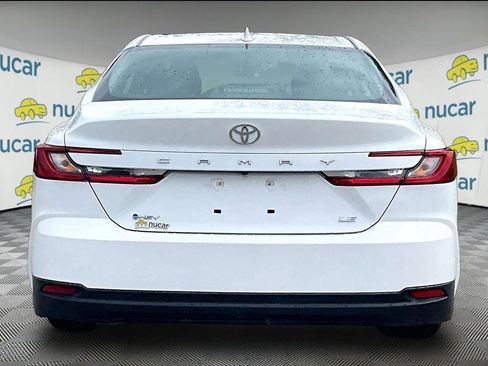 Used 2025 Toyota Camry SE FWD image 5