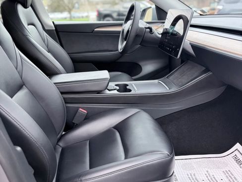 Used 2025 Tesla Model Y Performance image 38