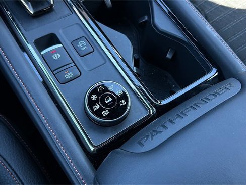 Used 2025 Nissan Pathfinder Rock Creek image 31