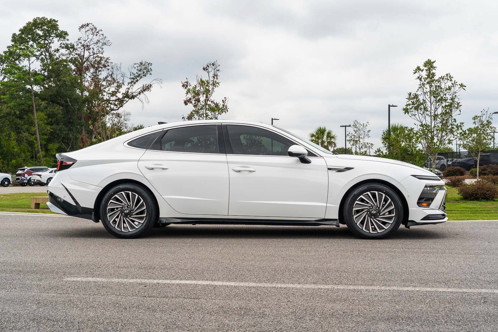 Used 2024 Hyundai Sonata Limited FWD image 9