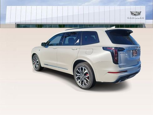 Used 2025 Cadillac XT6 Sport w/ Technology Package image 6