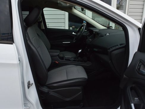 Used 2019 Ford Escape SE image 18