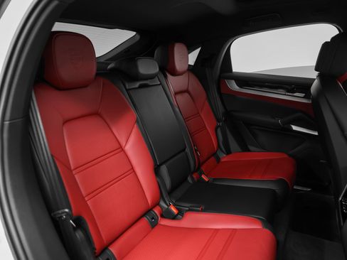 Certified 2025 Porsche Cayenne Coupe AWD/4WD image 25