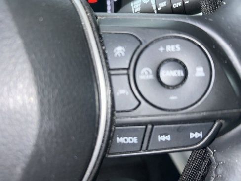 Used 2023 Toyota Corolla Cross XLE w/ Convenience Package FWD image 10