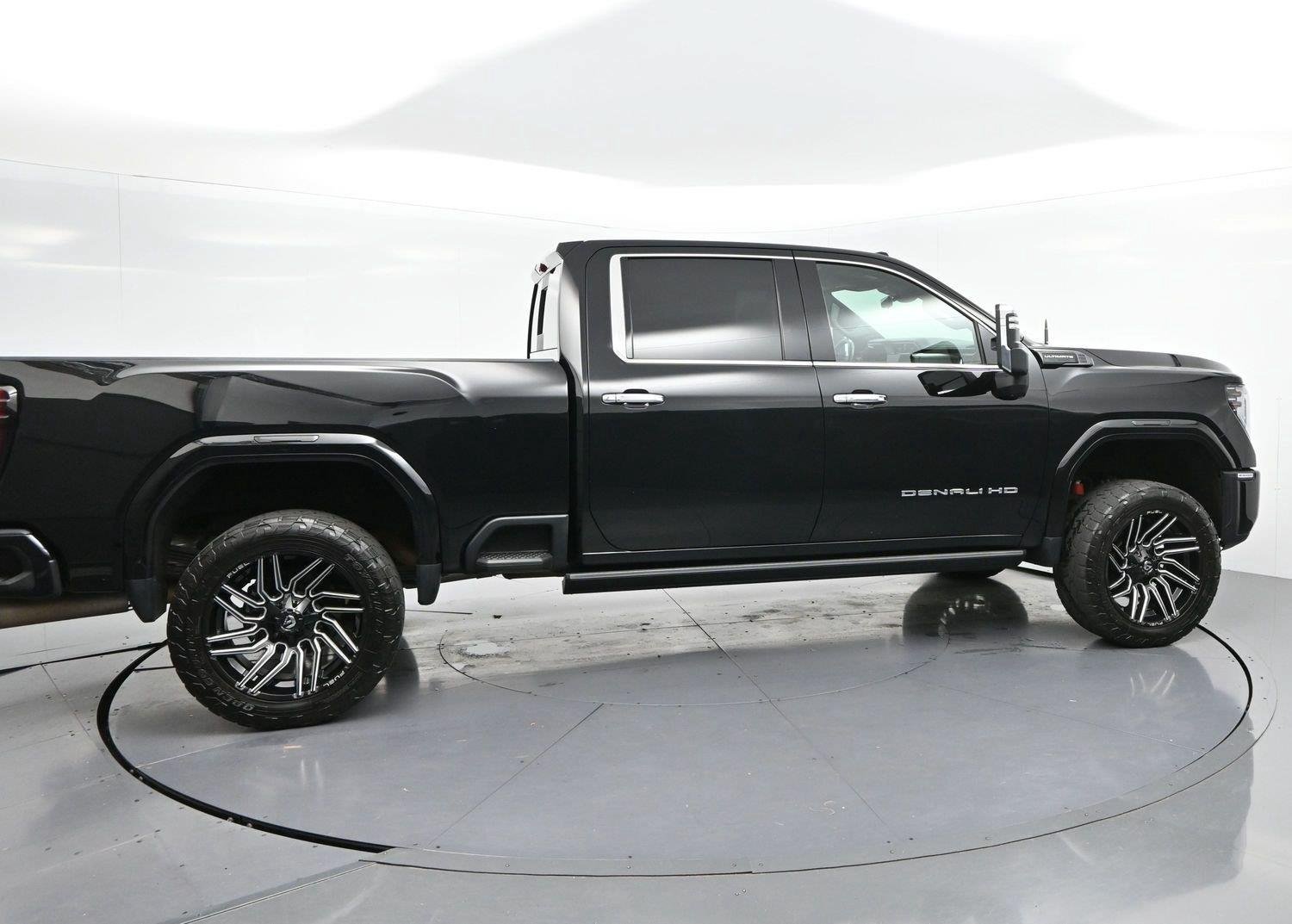 Used 2024 GMC Sierra 2500 Denali Ultimate AWD/4WD image 8