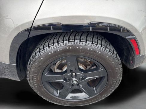 Used 2022 Land Rover Defender 110 X-Dynamic SE image 25