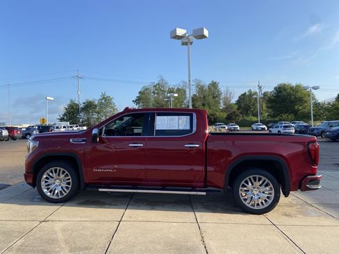Used 2022 GMC Sierra 1500 Denali w/ Driver Alert Package II AWD/4WD image 7