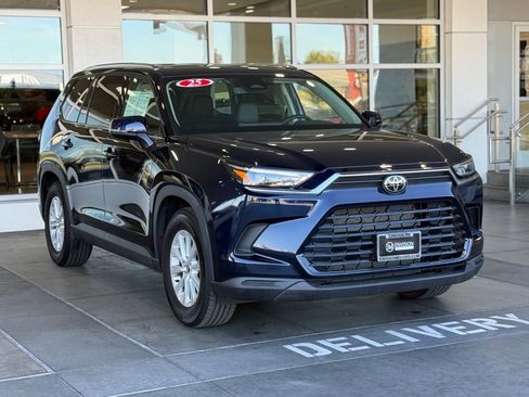 Used 2025 Toyota Grand Highlander FWD image 6