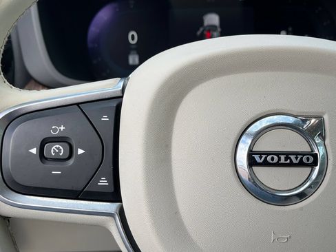 Used 2022 Volvo XC60 B5 Momentum w/ Advanced Package AWD/4WD image 19