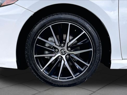 Used 2024 Toyota Camry SE FWD image 11
