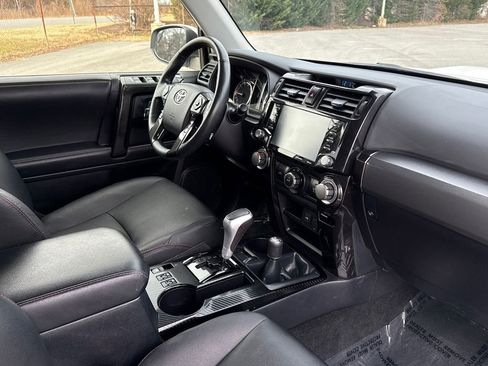 Used 2024 Toyota 4Runner TRD Off-Road Premium image 11