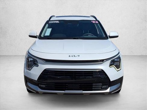 Used 2023 Kia Niro SX Touring FWD image 2