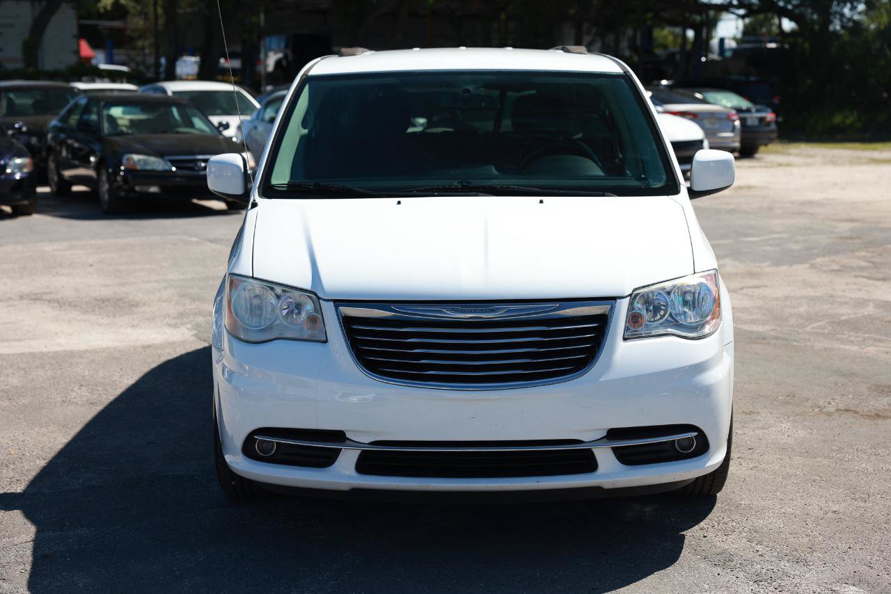 Used 2015 Chrysler Town & Country Touring FWD image 19