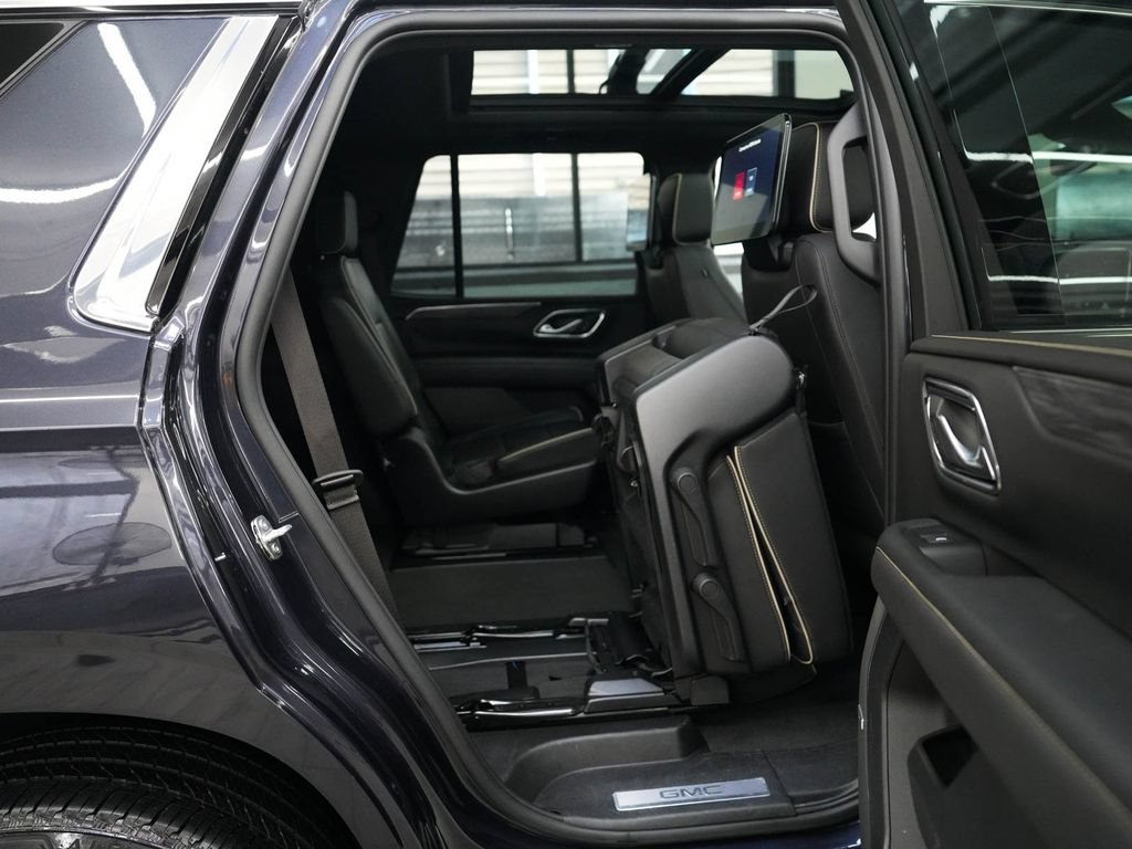 Used 2023 GMC Yukon SLT w/ SLT Premium Package AWD/4WD image 34
