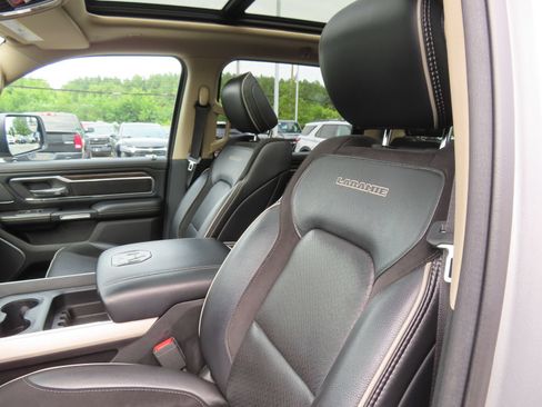 Used 2020 RAM 1500 Laramie AWD/4WD image 33