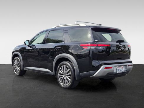 Used 2024 Nissan Pathfinder SL w/ SL Premium Package FWD image 6