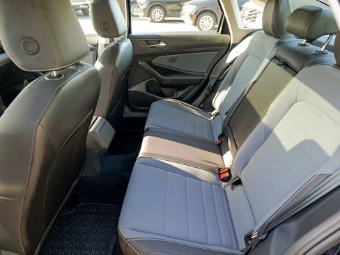 Used 2025 Volkswagen Jetta SE w/ Sunroof Package FWD image 27