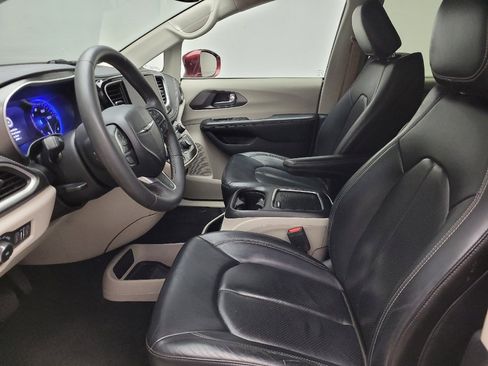 Used 2022 Chrysler Pacifica Touring-L FWD image 17