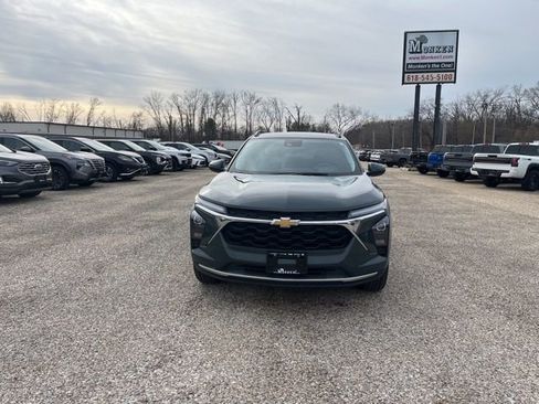 Used 2025 Chevrolet Trax LT image 9