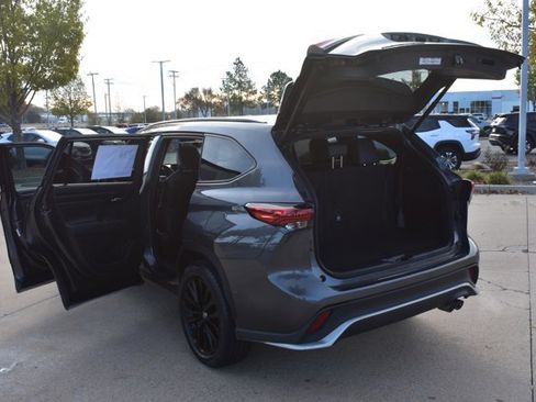 Used 2023 Toyota Highlander XSE image 18