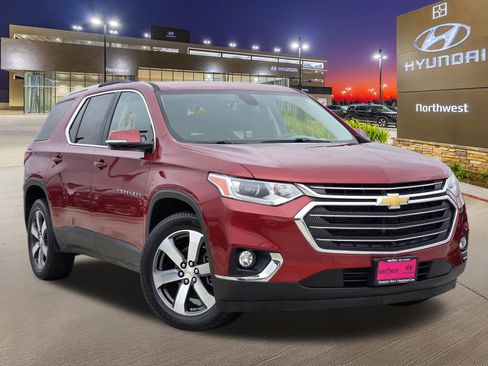 Used 2018 Chevrolet Traverse LT image 3