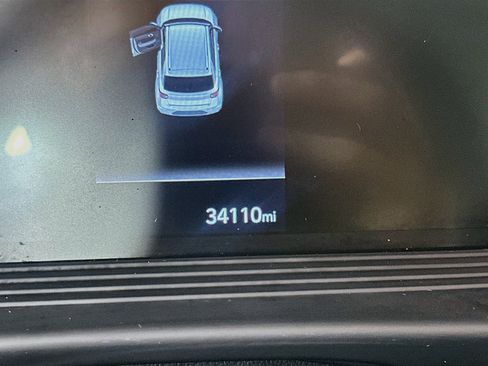 Used 2025 Hyundai Venue SEL FWD image 19