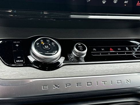 New 2027 Ford Expedition Platinum w/ Driver's Package AWD/4WD image 18