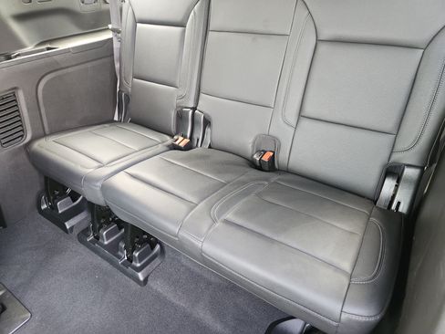 Used 2021 Chevrolet Suburban Z71 w/ Luxury Package AWD/4WD image 33