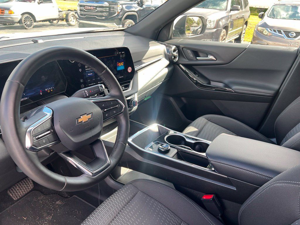 Used 2026 Chevrolet Equinox LT FWD image 10