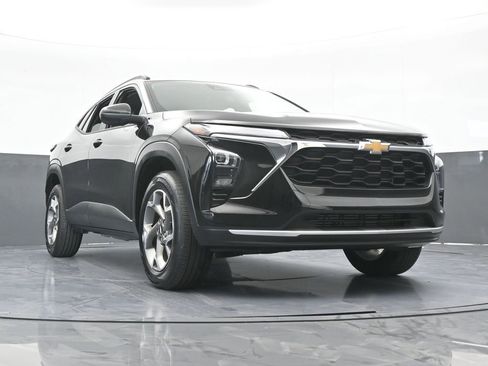 Used 2025 Chevrolet Trax LT w/ Driver Confidence Package FWD image 59