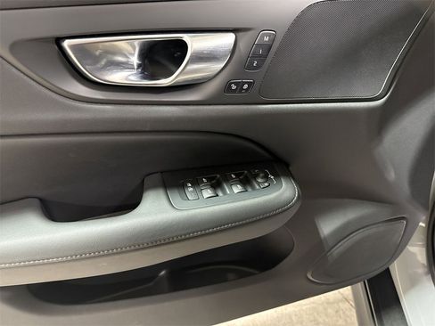 Used 2025 Volvo V60 B5 Cross Country Plus image 21