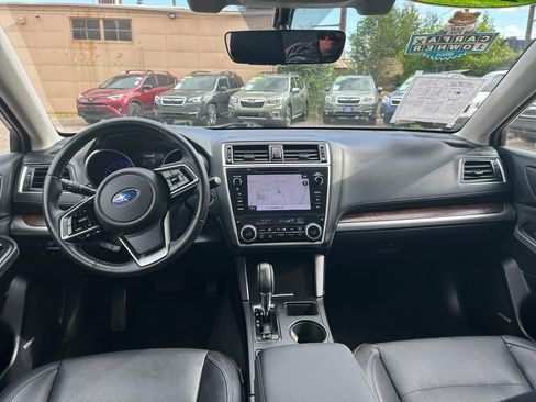 Used 2018 Subaru Outback 3.6R Limited AWD/4WD image 16