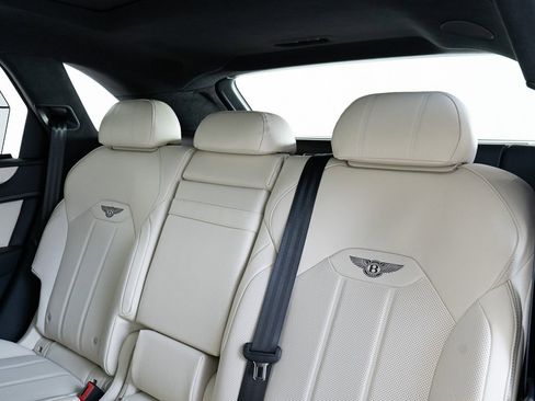 New 2025 Bentley Bentayga V8 image 25