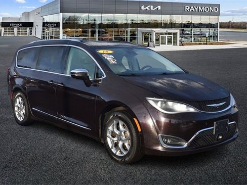 Used 2018 Chrysler Pacifica Limited w/ Advanced Safetytec Group image 1