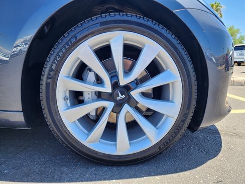Used 2018 Tesla Model 3 Long Range RWD image 16