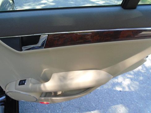 Used 2009 Mercedes-Benz C 300 Sedan image 22