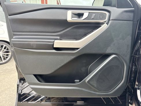 Used 2021 Ford Explorer XLT image 18