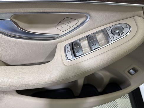 Used 2021 Mercedes-Benz GLC 300 4MATIC image 37