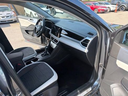 Used 2025 Volkswagen Taos SE FWD image 23