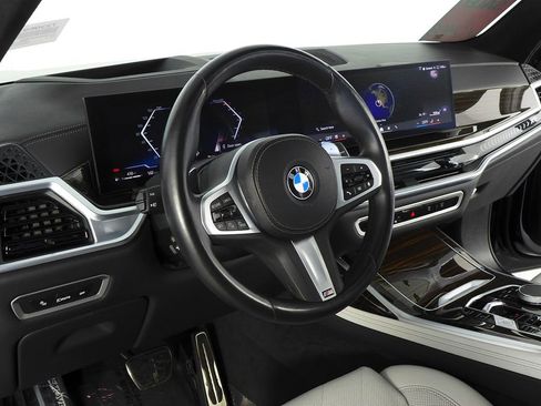 Used 2024 BMW X7 xDrive40i w/ M Sport Package AWD/4WD image 32