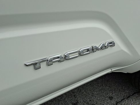 Certified 2024 Toyota Tacoma SR5 AWD/4WD image 28