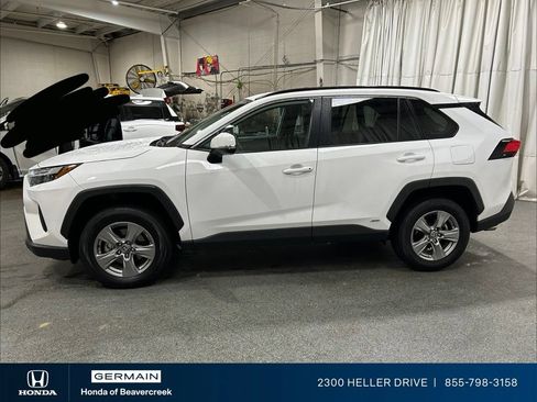 Used 2025 Toyota RAV4 XLE AWD/4WD image 5