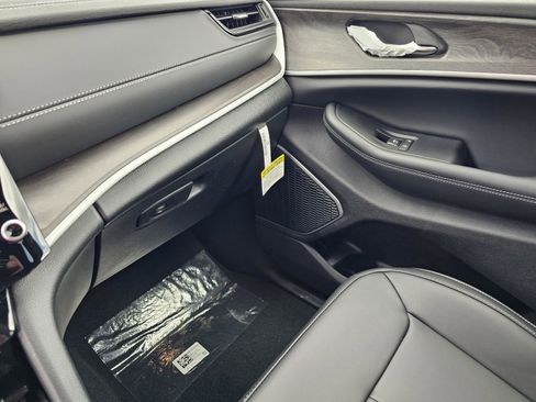 New 2026 Jeep Grand Cherokee L Limited RWD image 27