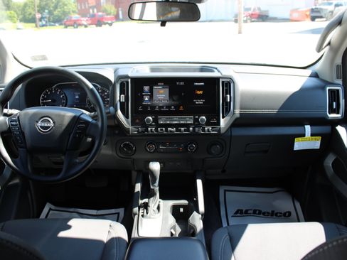 Certified 2025 Nissan Frontier SV AWD/4WD image 14