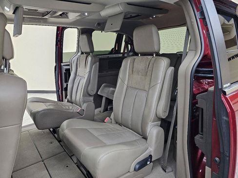 Used 2013 Chrysler Town & Country Limited w/ Luxury Group FWD image 26