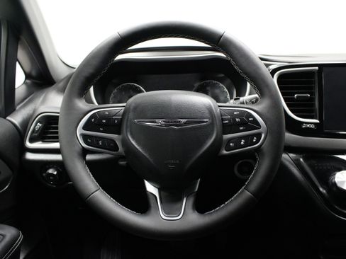 Used 2025 Chrysler Pacifica Select FWD image 22